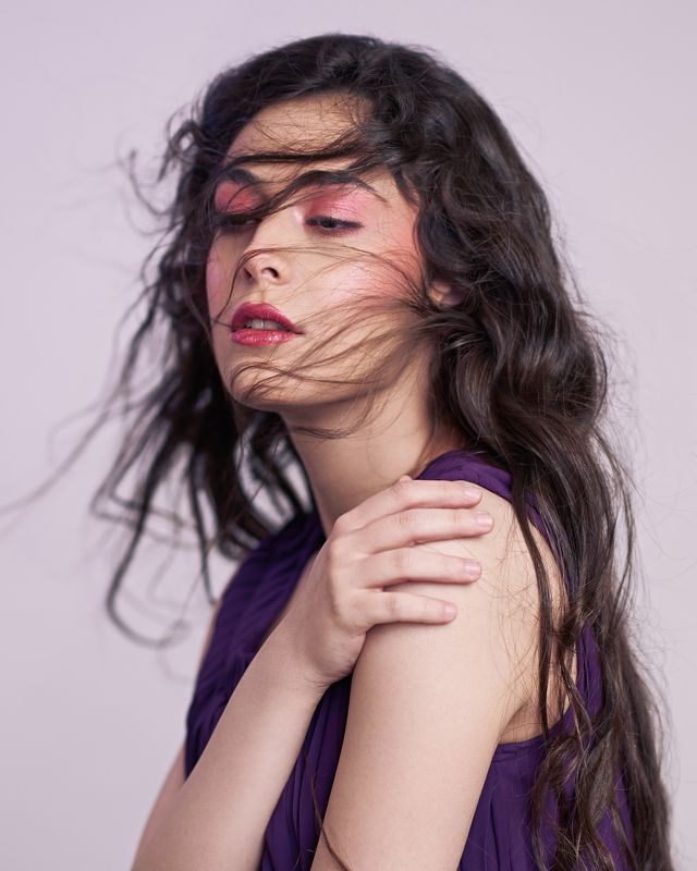 portrait dramatic light model girl photographer beauty art  Mahtab фото превью