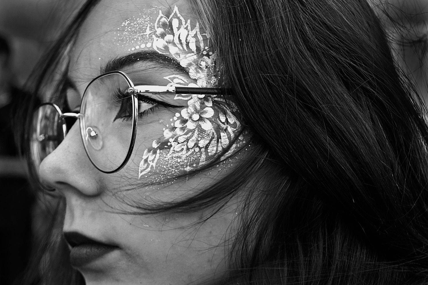 девушка, портрет, глаза, взгляд, волосы, апатиты, очки, Николай Смоляк