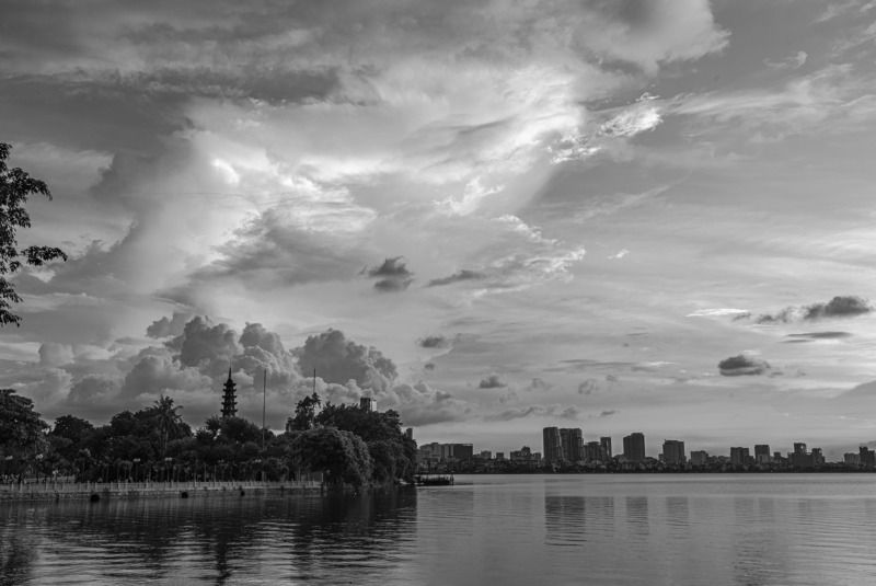 Black and white фото превью