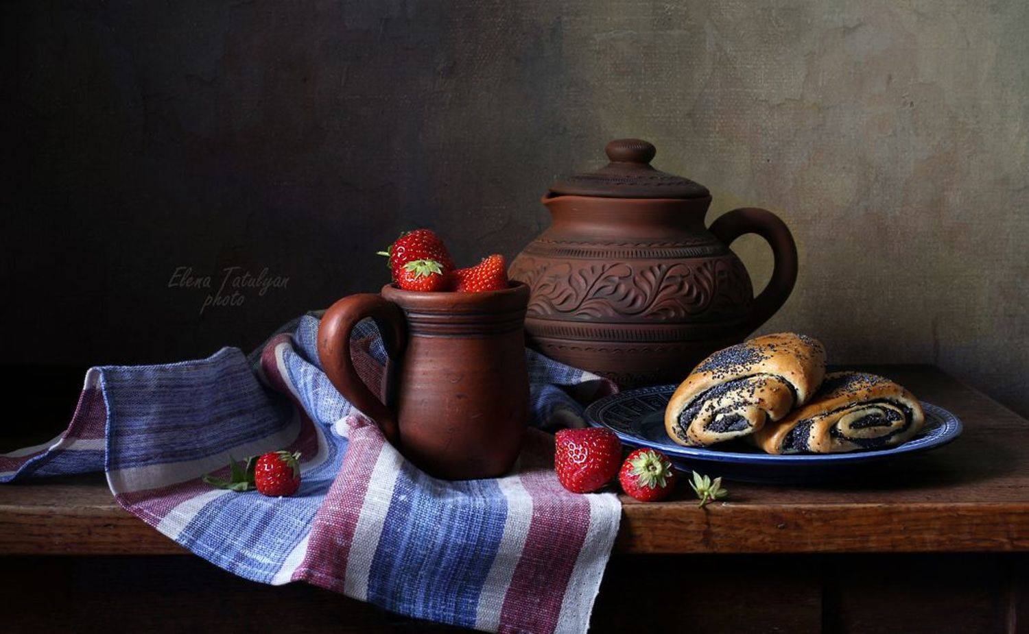 клубника, маковая булочка, Елена Татульян
