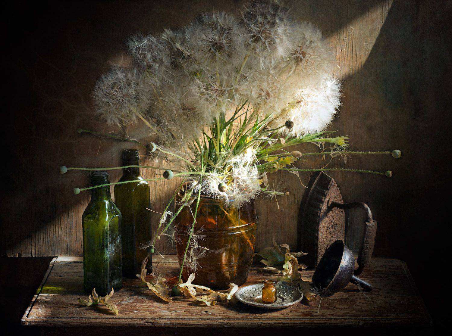 букет одуванчиков, утюг, бутылочки, лейка, Лионелла Зимина