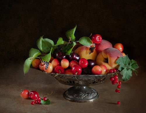 Ягоды в барочном стиле.