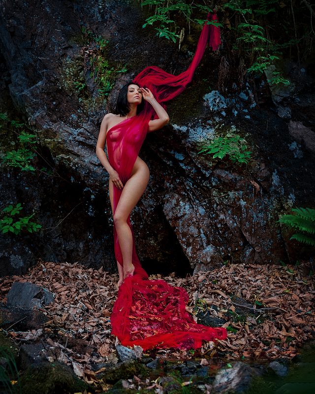 Red cloth фото превью