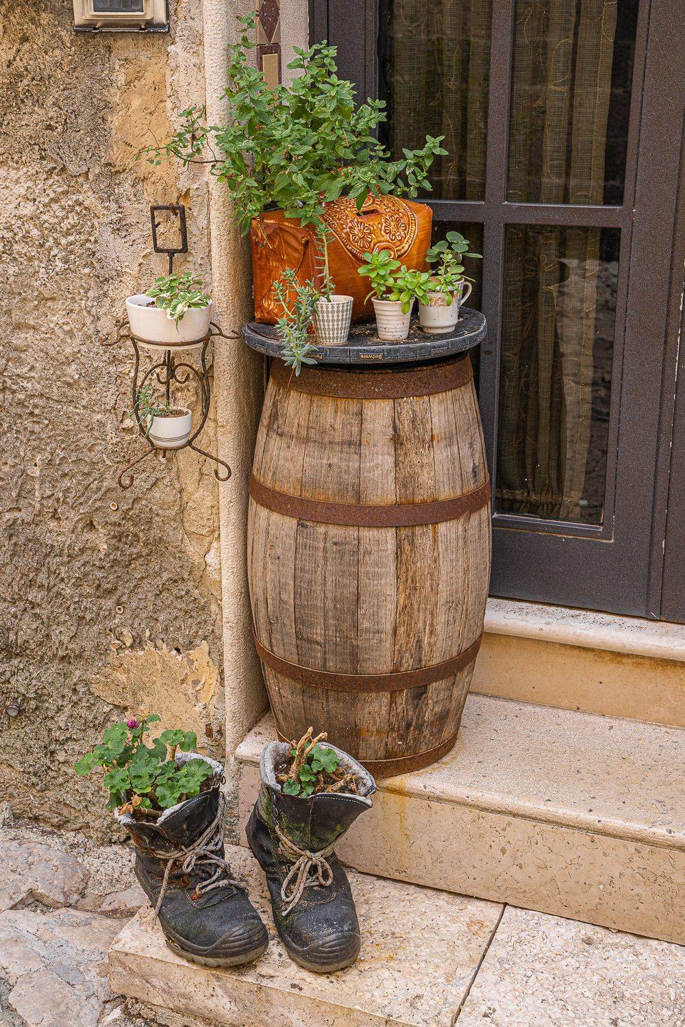 цветочные горшки, ботинки, старые, цветы, борго, италия, ступеньки, городской пейзаж, Максимова Дария
