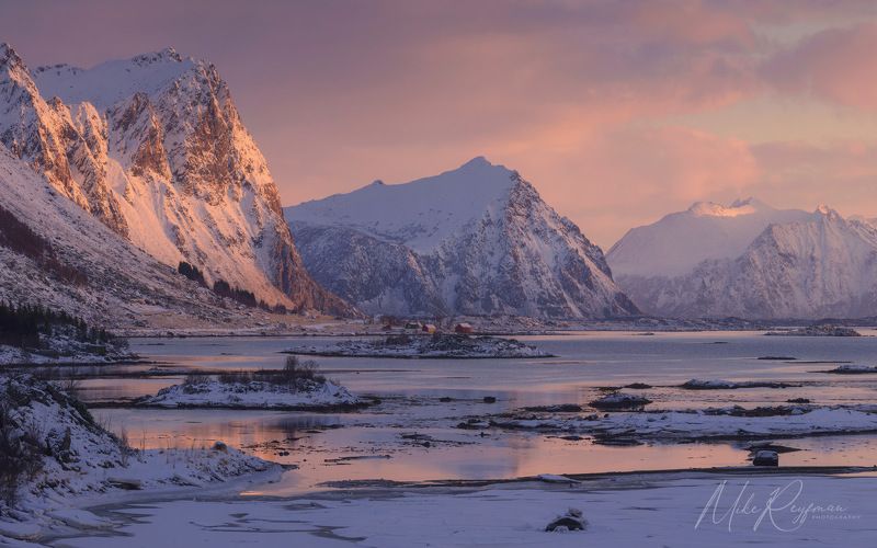Colors of Arctic – Winter in the Lofoten Islands фото превью