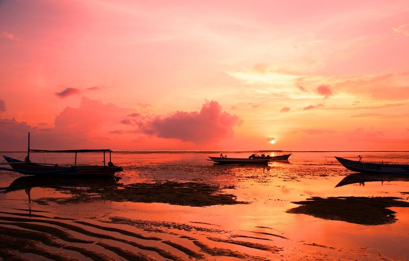 рассвет, отражение, отлив, берег, восход, горизонт, свет, солнце, океан, море, цвет, пейзаж, яркий, природа, лодка, лето, джукунг, небо, dawn, reflection, low tide, shore, sunrise, horizon, light, sun, ocean, sea, color, landscape, bright, nature, boat Morning фото превью