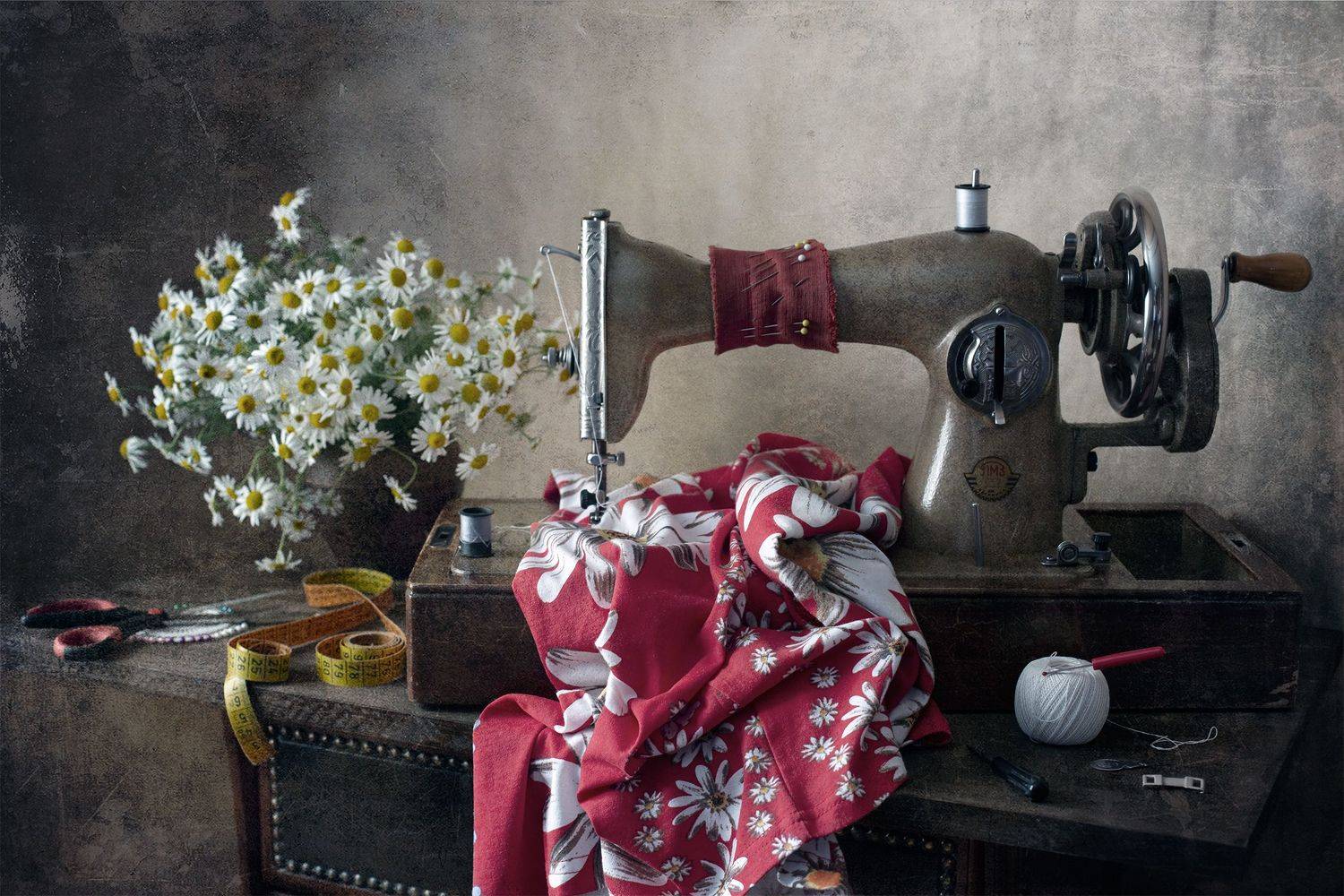 миламиронова, фотнатюрморт, швейнаямашинка, ткань, сарафан, ромашки, лето, ножницы, нитки, Миронова Мила