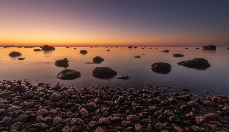 пейзаж, природа, море, эстония Теплая белая ночь на побережье моря фото превью