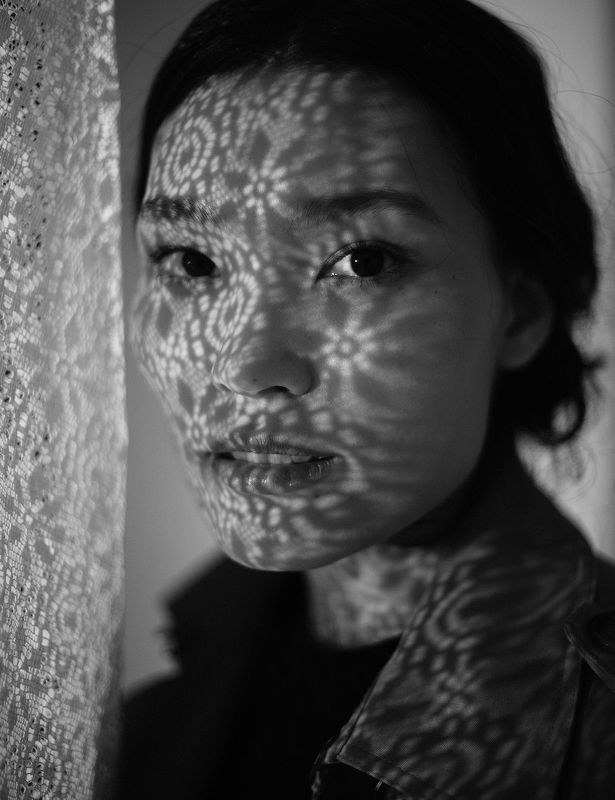 портрет, портретная фотография, женский портрет, искусственный постоянный свет, студия, фотосессия, фотограф, черно-белое, черно-белая фотография, чб Камила фото превью