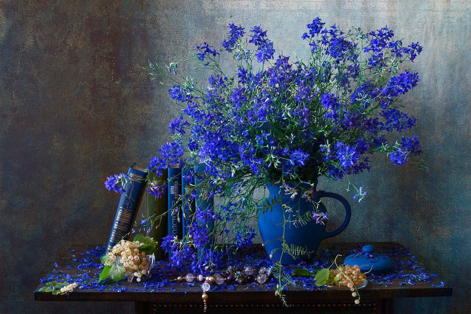 миламиронова, фотонатюрморт, лето, stilllife, цветы, букет, натюрмортсцветами, сокирки, дельфиниум, книги, смородина, ягоды, Миронова Мила