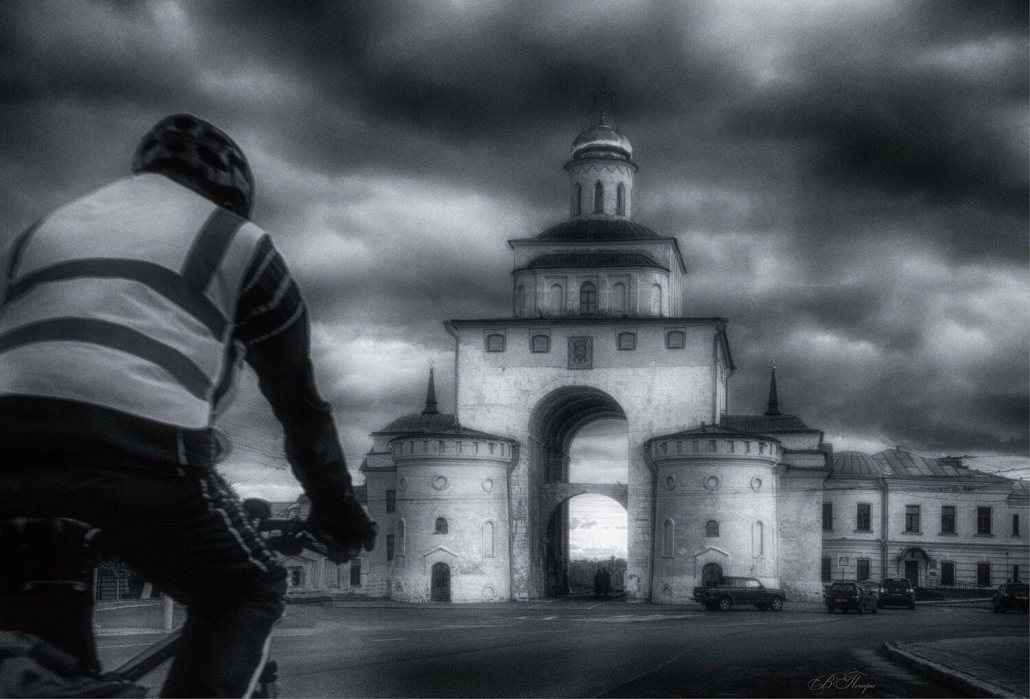 храм велосипедист тучи, Вера Петри