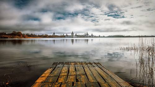 Утром в Кириллове на Сиверском озере...