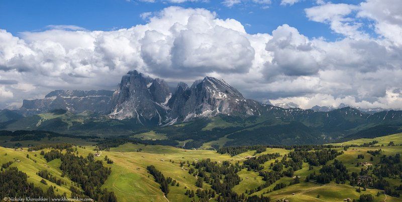 Панорама Alpe di Suisi and Sassolungo mountains фото превью