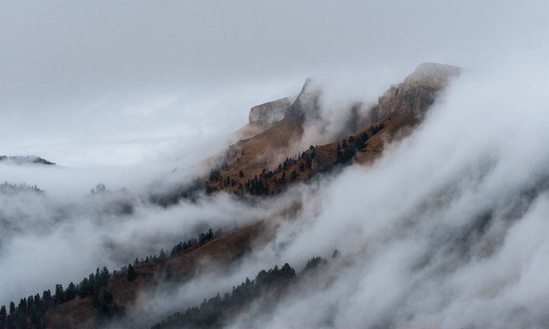 ТЕЧЕТ И КРУТИТСЯ ТУМАН фото превью
