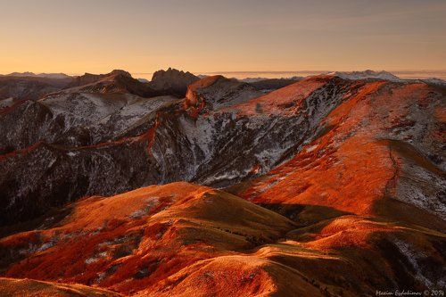 Окропим снежок красненьким