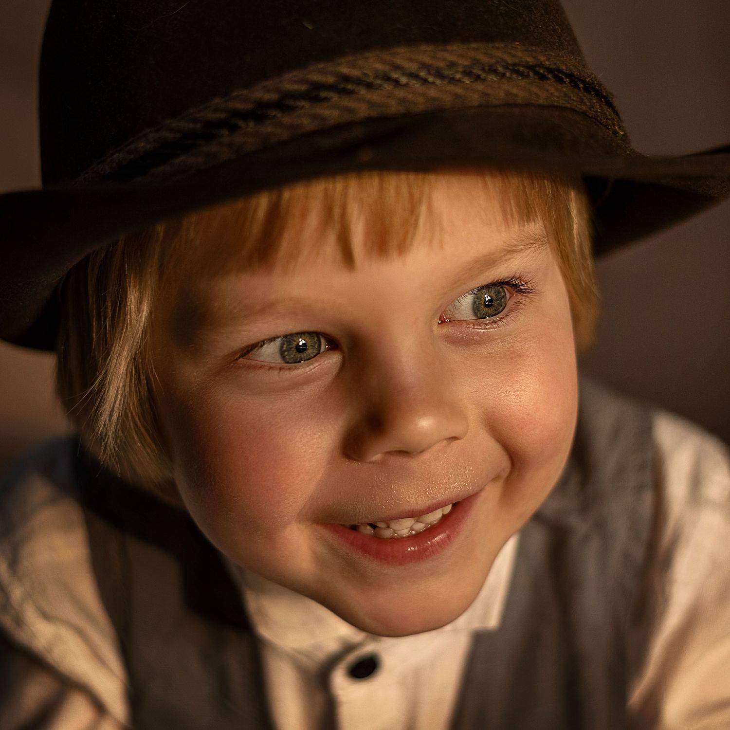 дети, детская фотография, мальчик, мальчишки, портрет, естественный свет, улыбка, Елена Чернигина