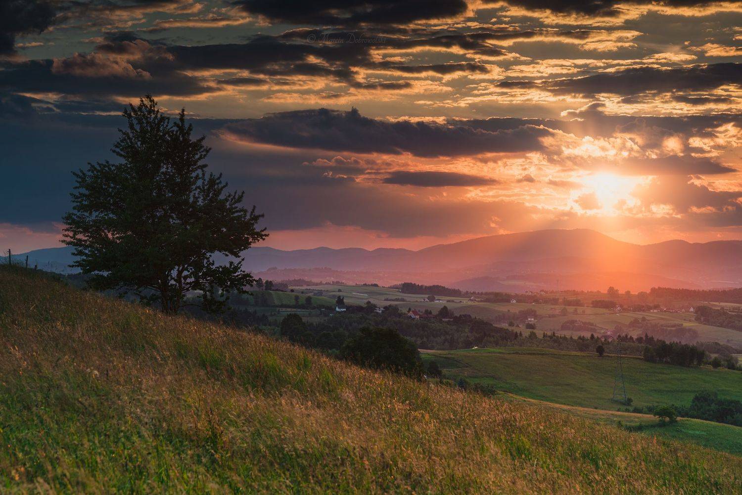 rytro, beskidsadecki, mountains, sunlight, sun, sunset, clouds, tree, plants, grass, horizontal, poland, polska, beskidsądecki, landscape, nikon, tamron, nature, ,  Marcin Dobrowolski