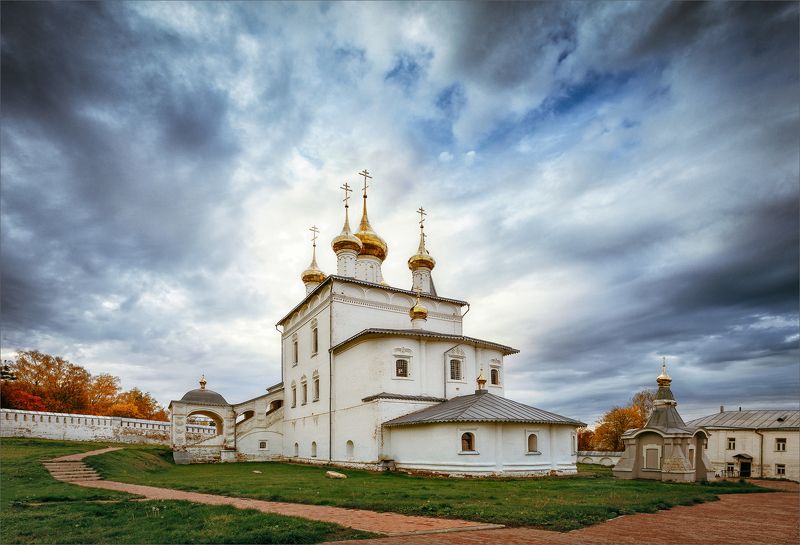 пейзаж, архитектура, храм, монастырь, небо, облака, свет, цвет, александр никитинский. Золотые купола... фото превью