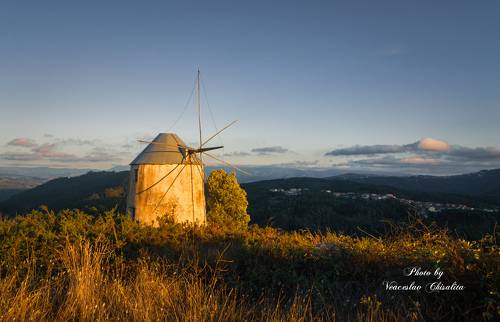 Красивый закат  в горах