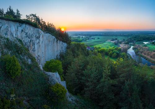 Скалистый обрыв меловой горы