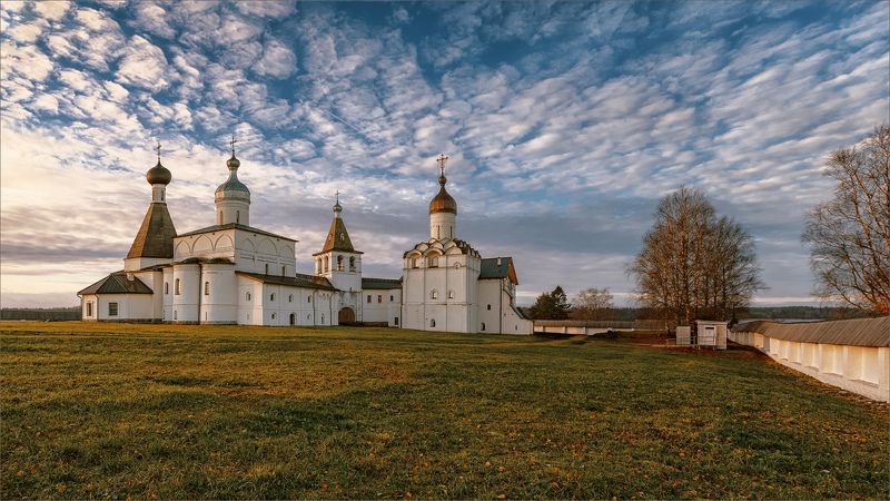 пейзаж, архитектура, монастырь, осень, утро, свет, цвет, александр никитинский Осенним утром в Ферапонтовом монастыре... фото превью