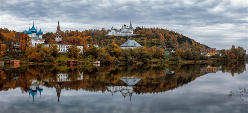осень, отражения, река, небо, храм, свет, цвет, вечер, александр никитинский Вечерний вид на осенний Гороховец... фото превью
