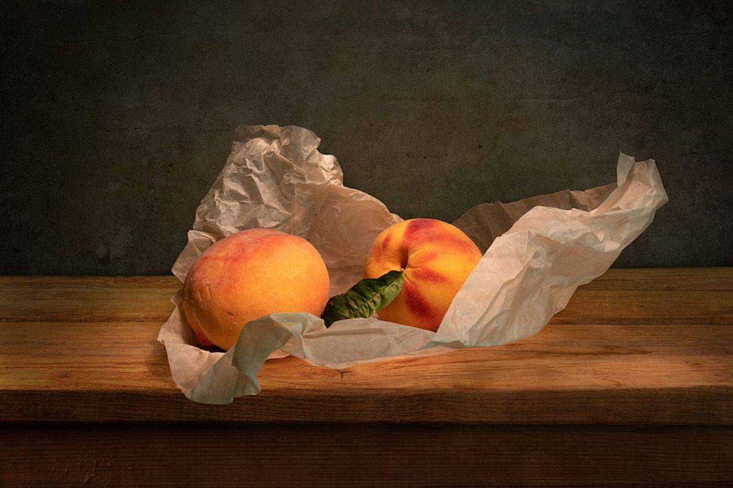 натюрморт,персики,бумага,столешница, Алла Шевченко