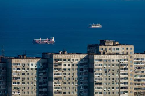 Hovering ships