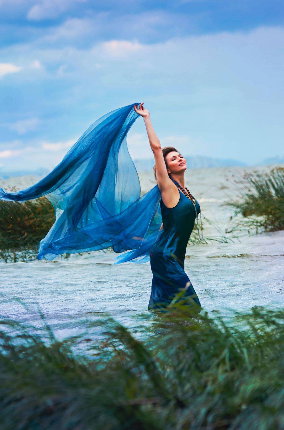 девушка, синяя ткань, ветер, крылья, Елена Аверина
