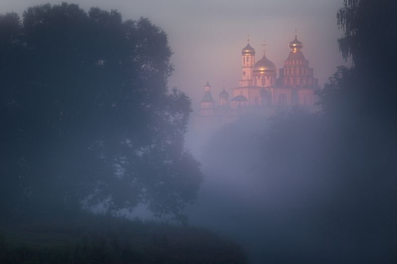 истра, храм, туман, подмосковье Туманное утро фото превью
