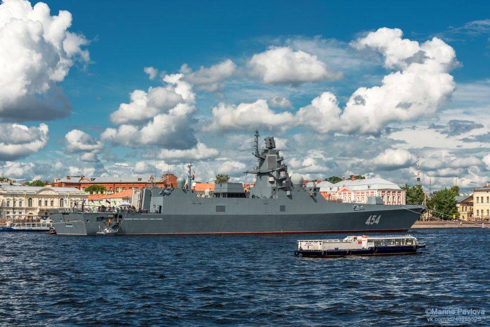 город, санкт -петербург, река нева, день вмф, праздник вмф, фрегат "адмирал флота советского союза горшков", Павлова Марина