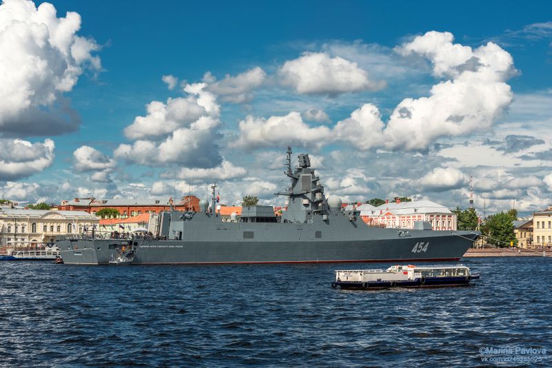 Праздничная река Нева. День ВМФ России фото превью