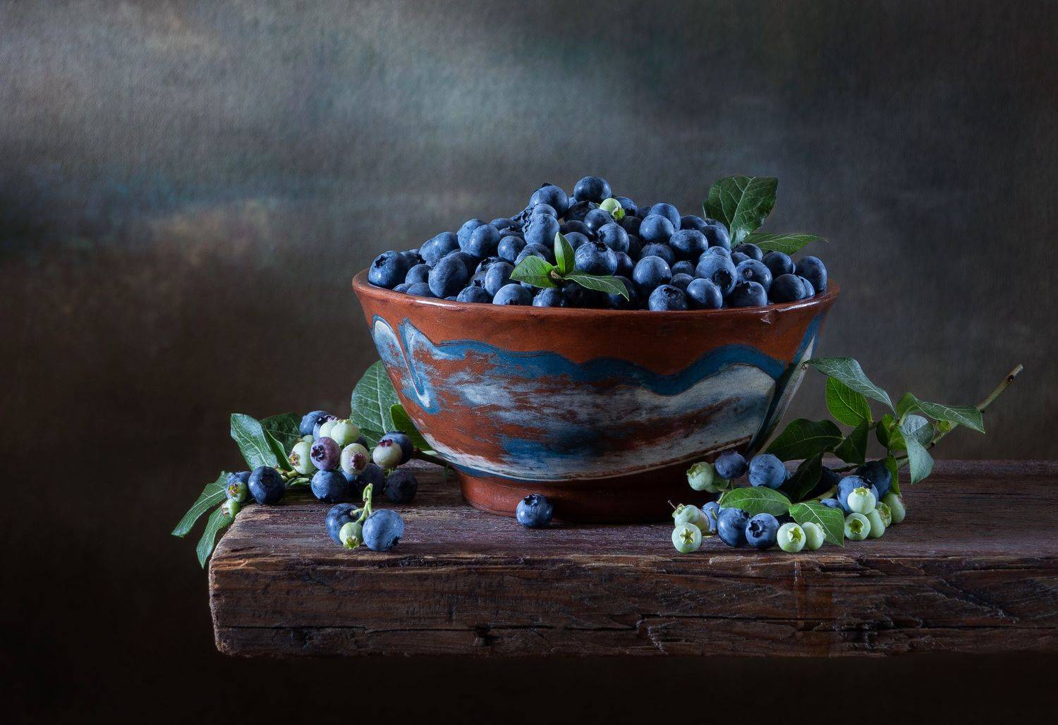 голубика, веточки, ягоды, пиала, классический натюрморт, Галина Тришина