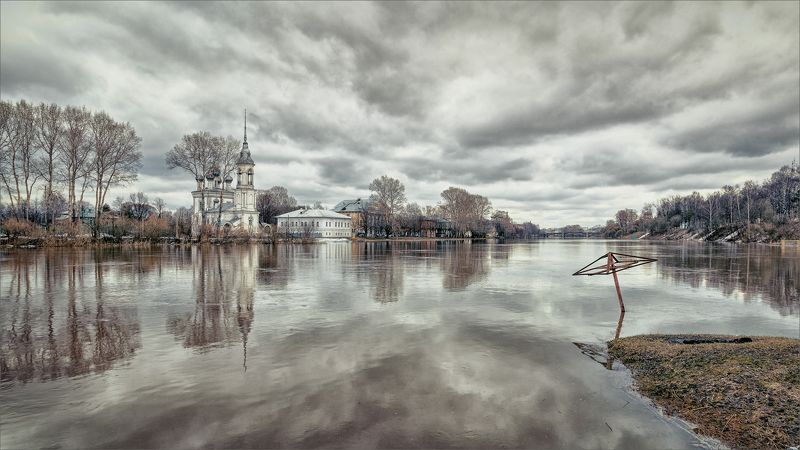 пейзаж, город/архитектура, река, отражения, день, весна, вологда, александр никитинский Весенний пасмурный день... фото превью