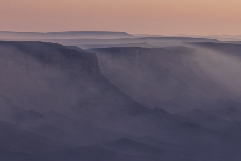 fog  over crater фото превью