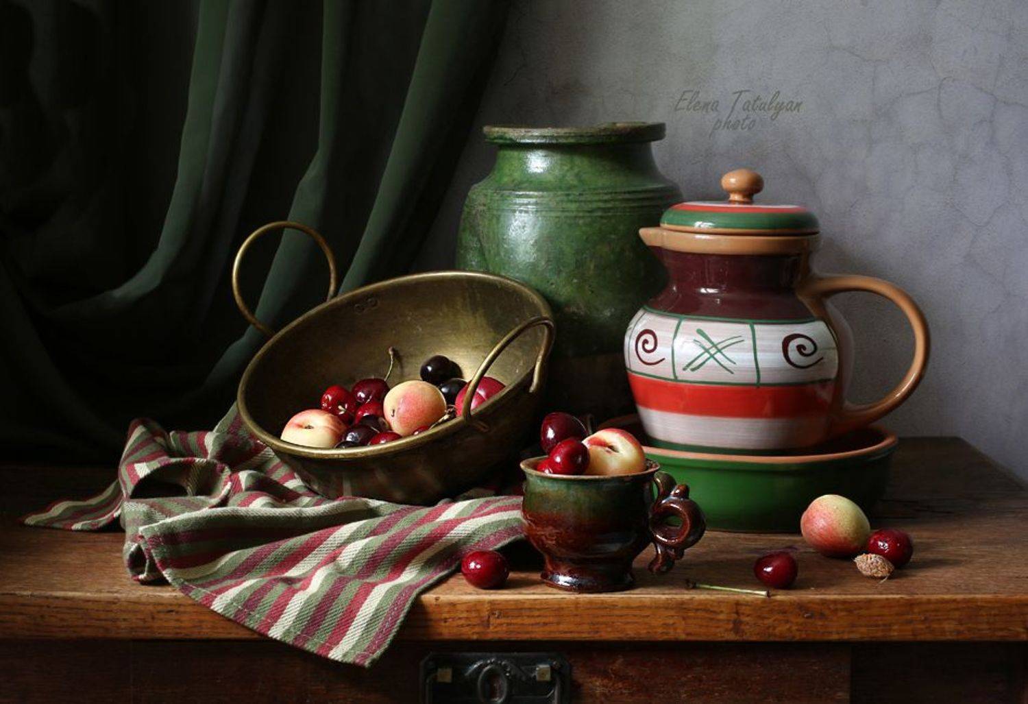 черешня, нектарины, кувшины, Елена Татульян