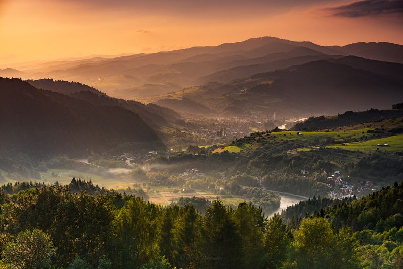sunset, mountains, pieniny, krościenko, trees, plants, sky, warm colors, lubań, polska, poland, europe, valley, dunajec, landscape, village, urban, nature Colours Over Krościenko фото превью