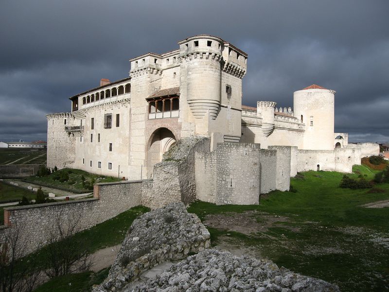 Куэляр. Белый замок. Испания фото превью