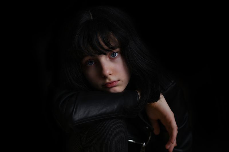 грусть, брюнетка, рок  фото превью