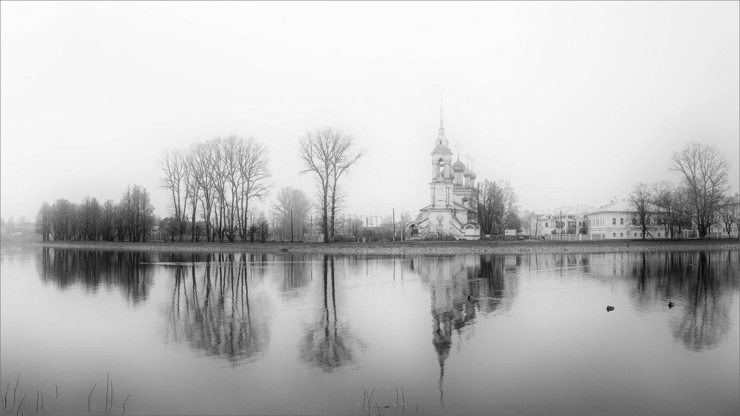 осень, туман, река, церковь, город, отражения, черно-белое, александр никитинский, Никитинский Александр