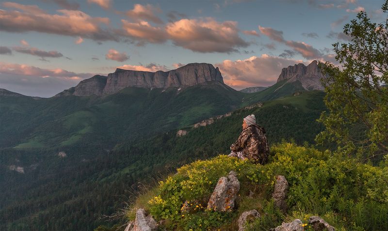 Встречающий солнце фото превью