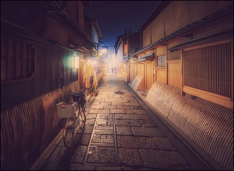 На узкой улочке Гиона фото превью