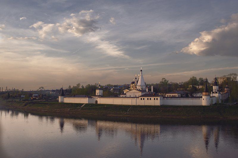 Старица Свято-Успенский мужской монастырь. фото превью