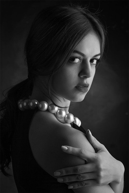 Бусы, Взгляд, Девушка, Портрет, Чб *** фото превью