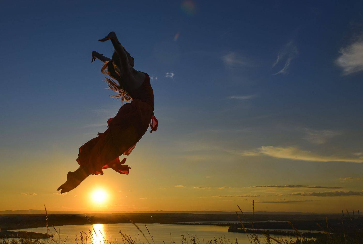 девушка. закат. прыжок., Урасов Олег