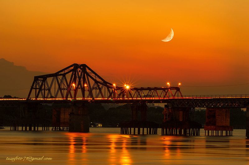 #sunset #bridge #sellingphoto #landscape Moon on the Long Biên Birdge фото превью