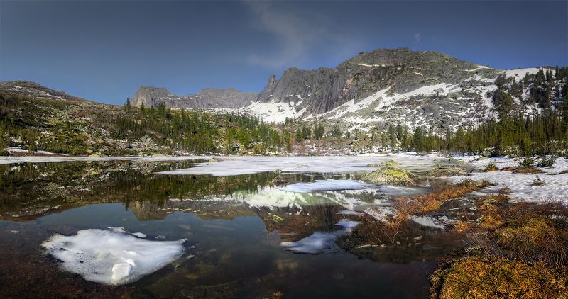 Сибирь горы Ергаки озеро На Радужном озере фото превью
