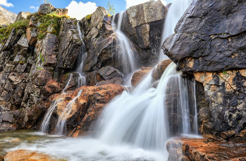 Водопад в верховьях Ара-Ошей. Тункинские Альпы фото превью