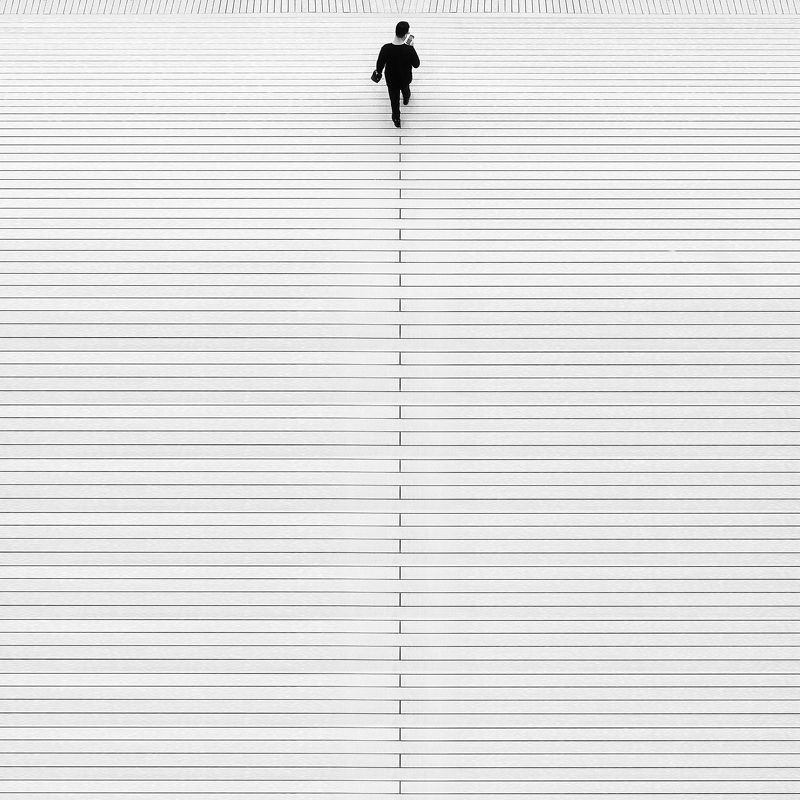 Walking Cellphone фото превью