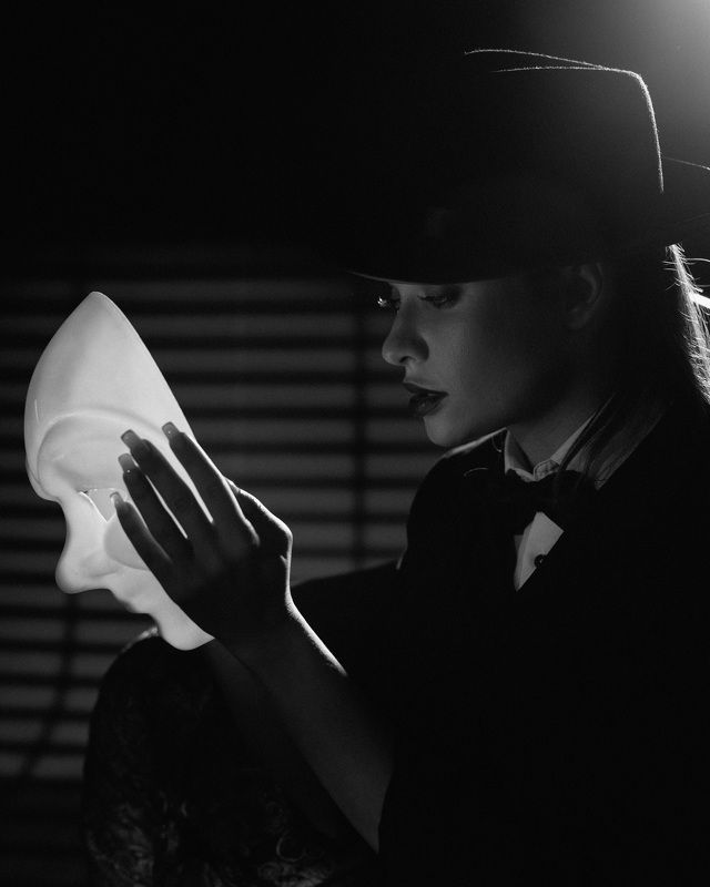 Femme fatale фото превью